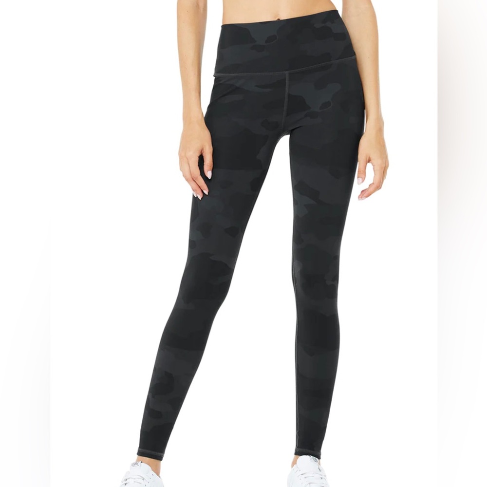 Black camo Alo leggings